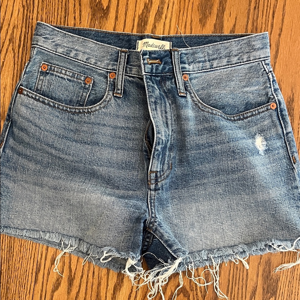 Madewell- the dad jean short size 25
